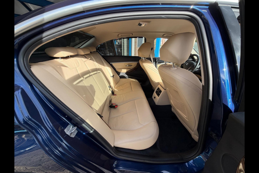 BMW 3-serie 320i Luxury Edition Individual 2018 NAVI LEDER! BMW 3-serie 320i Luxury Edition Individual 2018 NAVI LEDER!