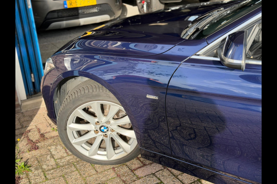 BMW 3-serie 320i Luxury Edition Individual 2018 NAVI LEDER! BMW 3-serie 320i Luxury Edition Individual 2018 NAVI LEDER!