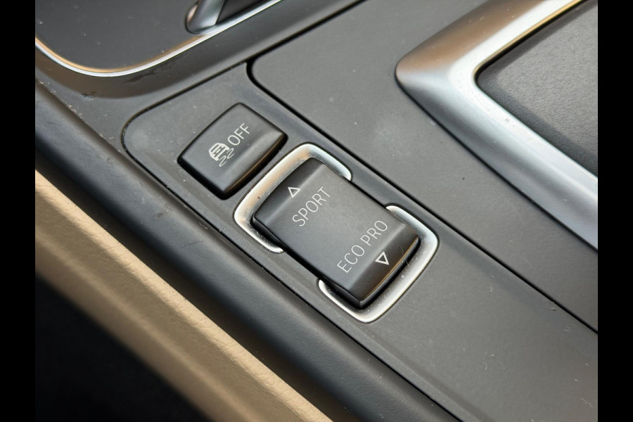 BMW 3-serie 320i Luxury Edition Individual 2018 NAVI LEDER! BMW 3-serie 320i Luxury Edition Individual 2018 NAVI LEDER!