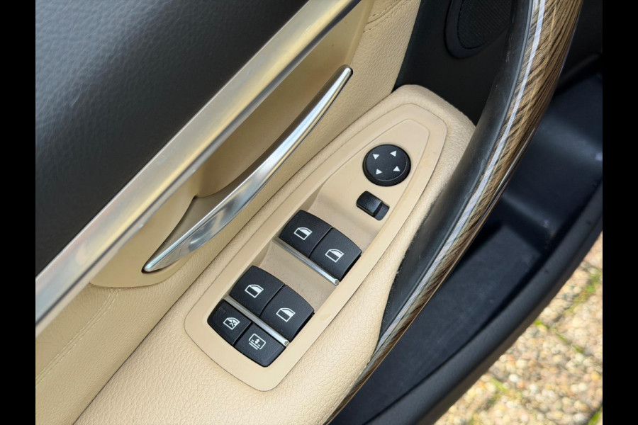 BMW 3-serie 320i Luxury Edition Individual 2018 NAVI LEDER! BMW 3-serie 320i Luxury Edition Individual 2018 NAVI LEDER!