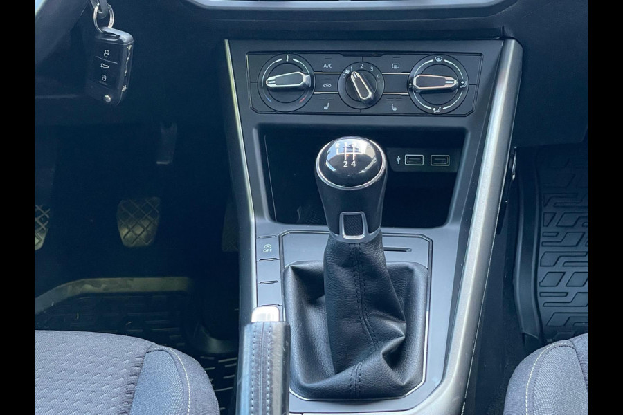 Volkswagen Polo 1.0 TSI Comfortline Business/Car play/Fcaelift/Navi(Ferrari Red)