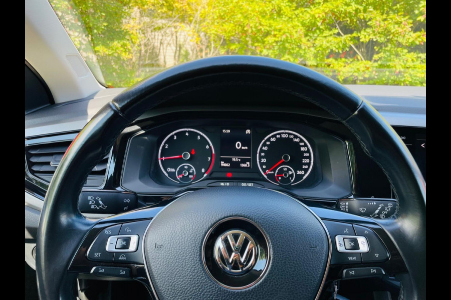 Volkswagen Polo 1.0 TSI Comfortline Business/Car play/Fcaelift/Navi(Ferrari Red)