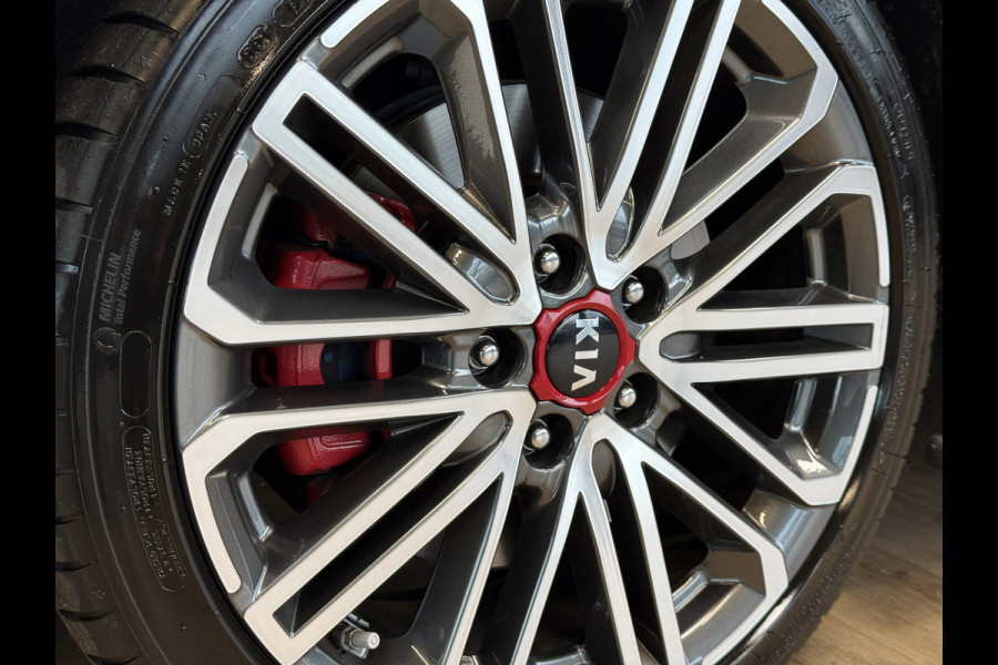 Kia ProCeed 1.6 T-GDI GT 205pk | Groot Navi | 18" | JBL | ACC | Blindspot | Camera | Perfect onderhouden.
