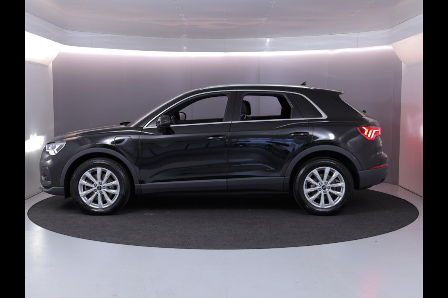 Audi Q3 45 TFSI e Business Edition 245 pk S-tronic | Navigatie | Parkeersensoren | Achteruitrijcamera | Adaptieve cruise control | Stoelverwarming | S-Line interieur | Audi Q3 45 TFSI e Business Edition 245 pk S-tronic | Navigatie | Parkeersensoren | Achteruitrijcamera | Adaptieve cruise control | Stoelverwarming | S-Line interieur |