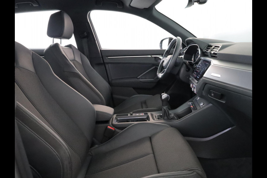 Audi Q3 45 TFSI e Business Edition 245 pk S-tronic | Navigatie | Parkeersensoren | Achteruitrijcamera | Adaptieve cruise control | Stoelverwarming | S-Line interieur | Audi Q3 45 TFSI e Business Edition 245 pk S-tronic | Navigatie | Parkeersensoren | Achteruitrijcamera | Adaptieve cruise control | Stoelverwarming | S-Line interieur |