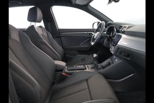 Audi Q3 45 TFSI e Business Edition 245 pk S-tronic | Navigatie | Parkeersensoren | Achteruitrijcamera | Adaptieve cruise control | Stoelverwarming | S-Line interieur | Audi Q3 45 TFSI e Business Edition 245 pk S-tronic | Navigatie | Parkeersensoren | Achteruitrijcamera | Adaptieve cruise control | Stoelverwarming | S-Line interieur |