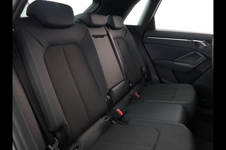 Audi Q3 45 TFSI e Business Edition 245 pk S-tronic | Navigatie | Parkeersensoren | Achteruitrijcamera | Adaptieve cruise control | Stoelverwarming | S-Line interieur | Audi Q3 45 TFSI e Business Edition 245 pk S-tronic | Navigatie | Parkeersensoren | Achteruitrijcamera | Adaptieve cruise control | Stoelverwarming | S-Line interieur |