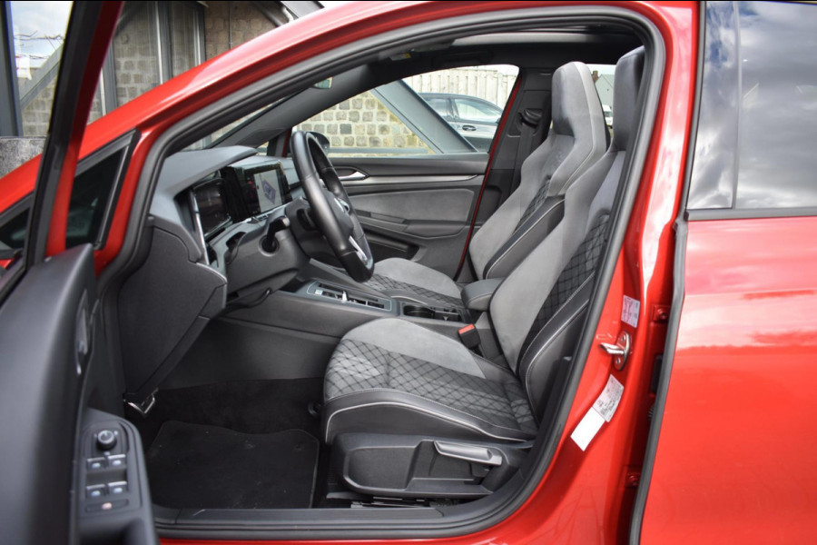 Volkswagen GOLF Variant 1.5 eTSI R-Line | MAXTON | IQ-LIGHT | PANORAMADAK | APPLE CARPLAY | ANDROID AUTO | CAMERA