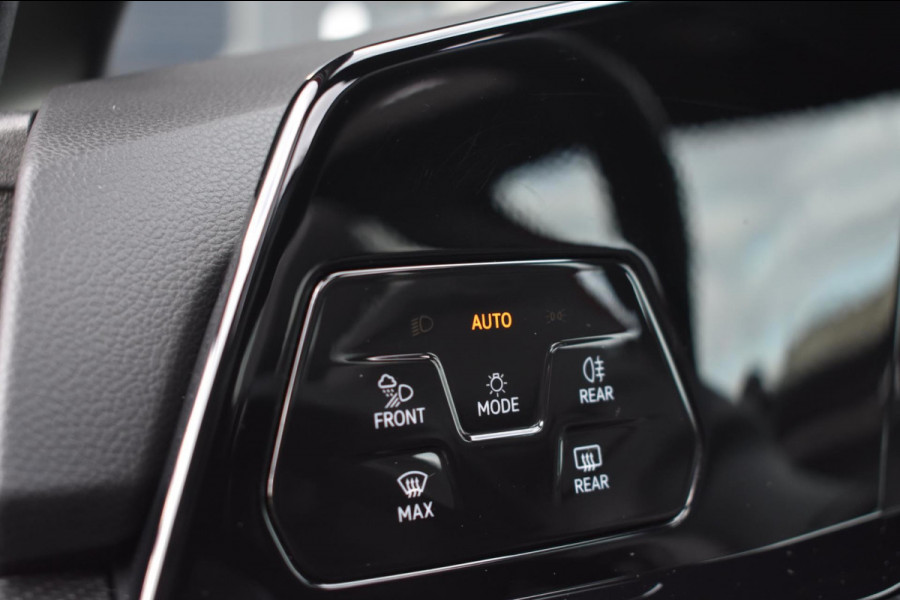 Volkswagen GOLF Variant 1.5 eTSI R-Line | MAXTON | IQ-LIGHT | PANORAMADAK | APPLE CARPLAY | ANDROID AUTO | CAMERA