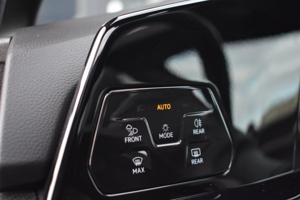 Volkswagen GOLF Variant 1.5 eTSI R-Line | MAXTON | IQ-LIGHT | PANORAMADAK | APPLE CARPLAY | ANDROID AUTO | CAMERA