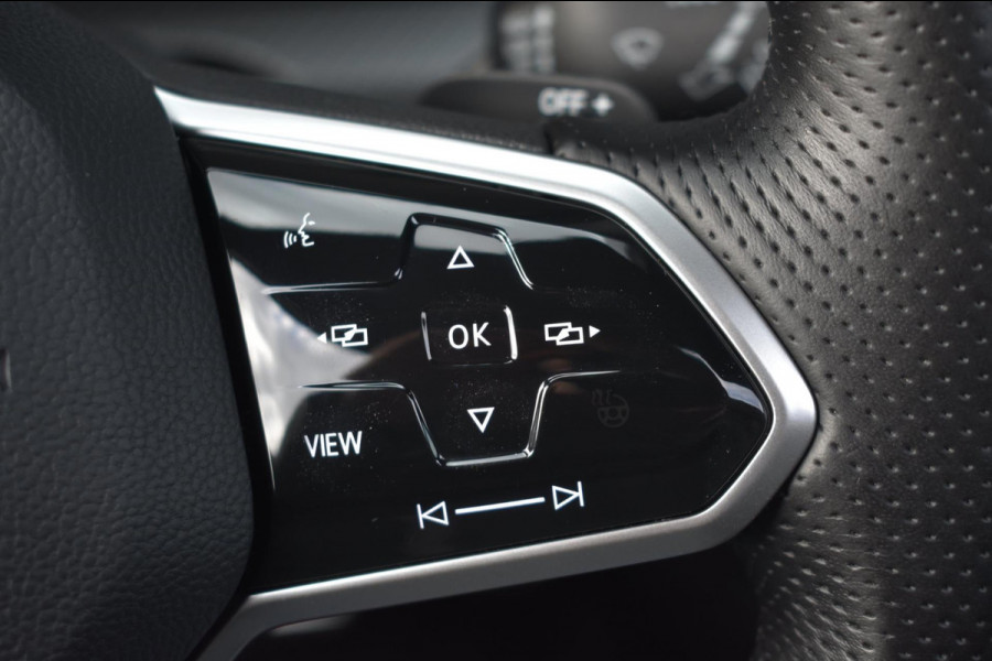 Volkswagen GOLF Variant 1.5 eTSI R-Line | MAXTON | IQ-LIGHT | PANORAMADAK | APPLE CARPLAY | ANDROID AUTO | CAMERA