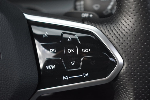 Volkswagen GOLF Variant 1.5 eTSI R-Line | MAXTON | IQ-LIGHT | PANORAMADAK | APPLE CARPLAY | ANDROID AUTO | CAMERA