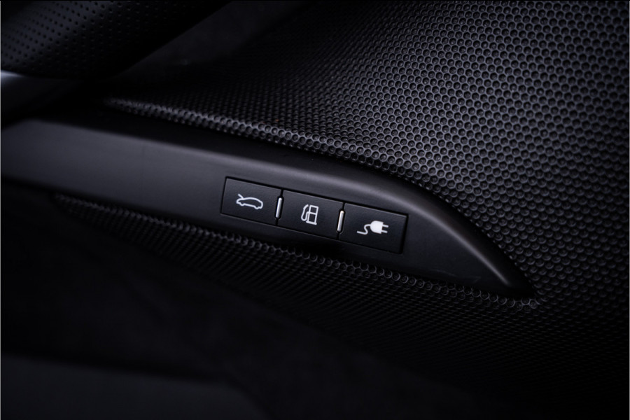 Ferrari 296 GTS 3.0 V6 - Daytona Racing Seats | Lift  | Passenger Display | Carbon | JBL