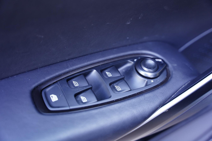 Aston Martin Dbx 4.0 V8 2022 Panoramadak 23 Inch Aston Martin Dbx 4.0 V8 2022 Panoramadak 23 Inch