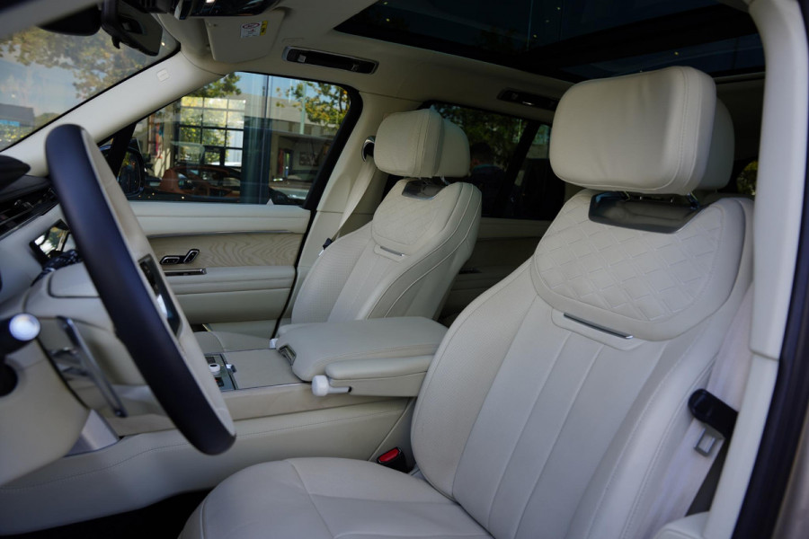 Land Rover Range Rover P 510 E SV Nw.Pr. 235 K 28 D.Km Land Rover Range Rover P 510 E SV Nw.Pr. 235 K 28 D.Km