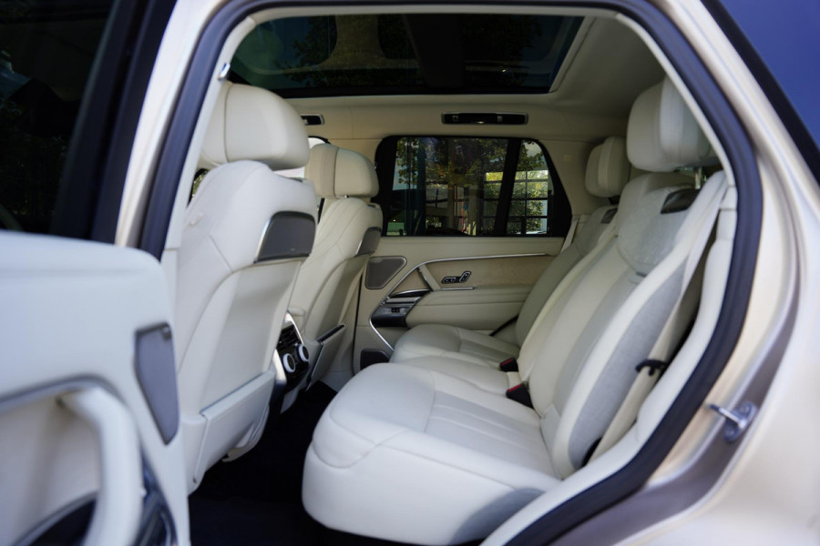 Land Rover Range Rover P 510 E SV Nw.Pr. 235 K 28 D.Km Land Rover Range Rover P 510 E SV Nw.Pr. 235 K 28 D.Km