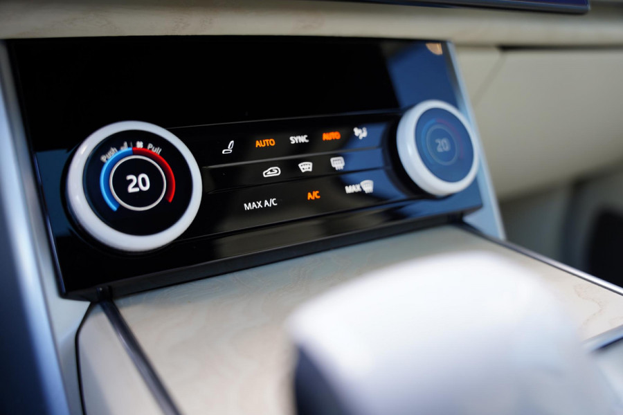 Land Rover Range Rover P 510 E SV Nw.Pr. 235 K 28 D.Km Land Rover Range Rover P 510 E SV Nw.Pr. 235 K 28 D.Km