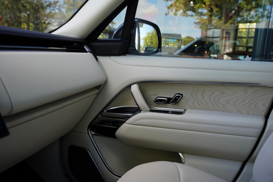 Land Rover Range Rover P 510 E SV Nw.Pr. 235 K 28 D.Km Land Rover Range Rover P 510 E SV Nw.Pr. 235 K 28 D.Km