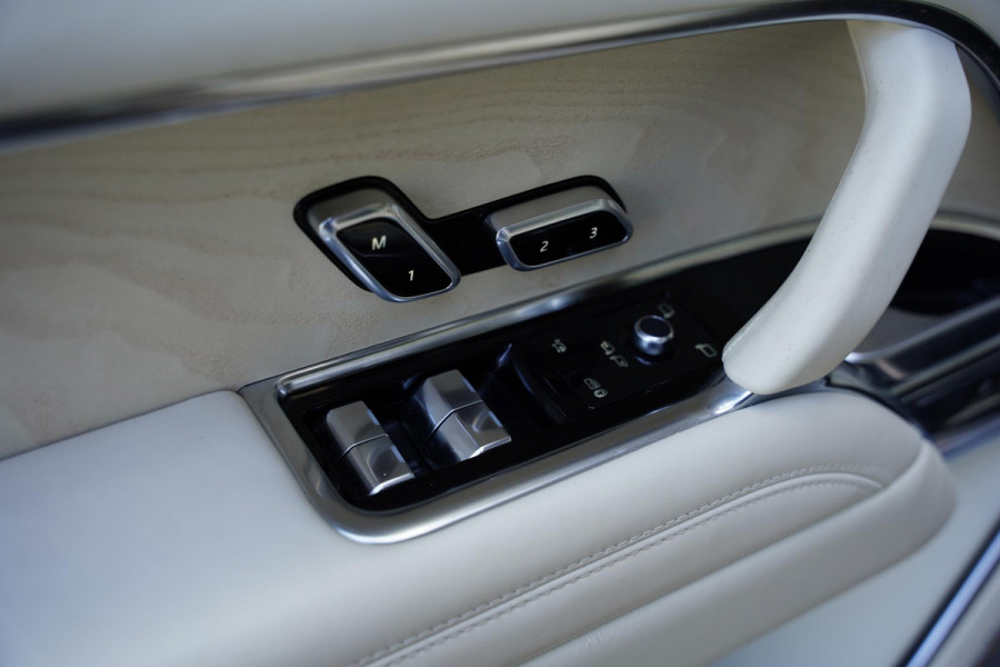 Land Rover Range Rover P 510 E SV Nw.Pr. 235 K 28 D.Km Land Rover Range Rover P 510 E SV Nw.Pr. 235 K 28 D.Km