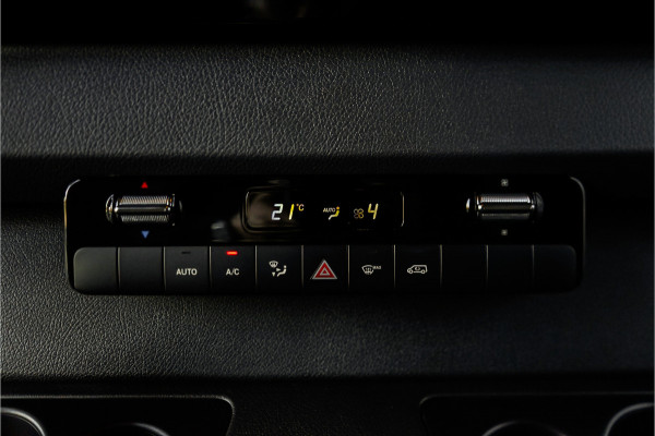 Mercedes-Benz Sprinter 319 1.9 CDI L2H2 RWD Distronic Camera LED Navi Trekhaak 3.5T