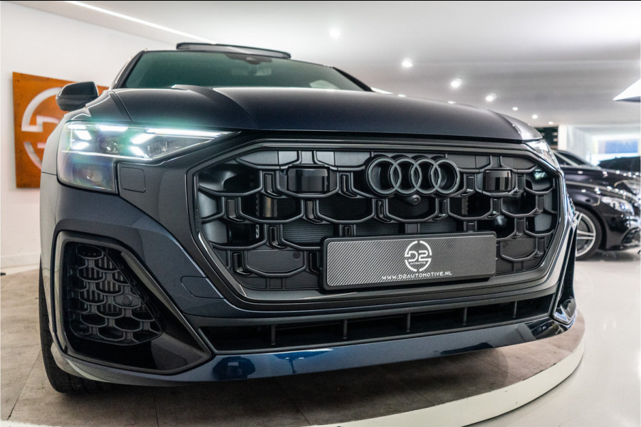 Audi Q8 60 TFSI E Quattro S-Edition Competition 490PK FACELIFT | 2025 DIRECT LEVERBAAR | 5 Jaar Garantie | BOMVOL! Audi Q8 60 TFSI E Quattro S-Edition Competition 490PK FACELIFT | 2025 DIRECT LEVERBAAR | 5 Jaar Garantie | BOMVOL!