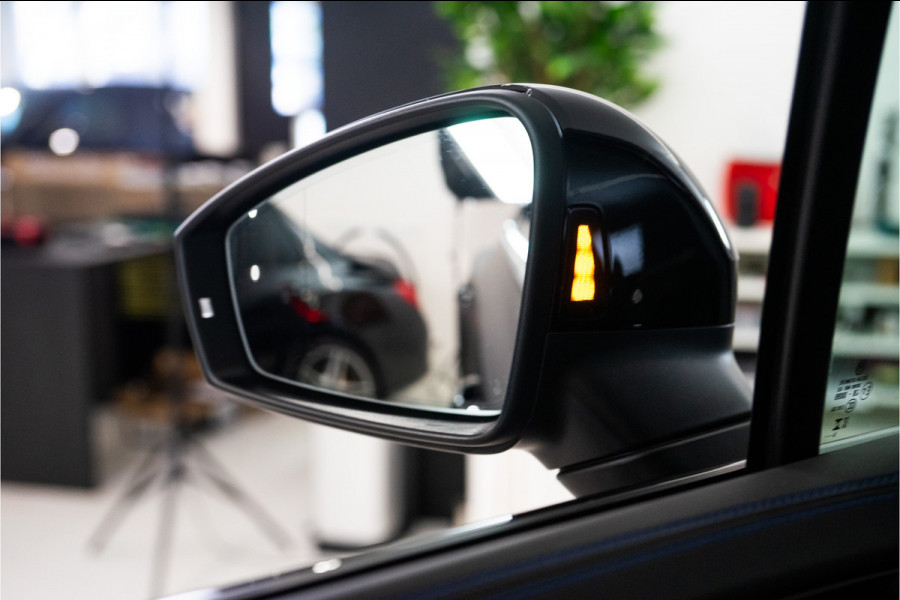 Volkswagen Touareg R 3.0 TSi eHybrid 4MOTION R 463PK | 2025 DIRECT LEVERBAAR | VOL OPTIE!