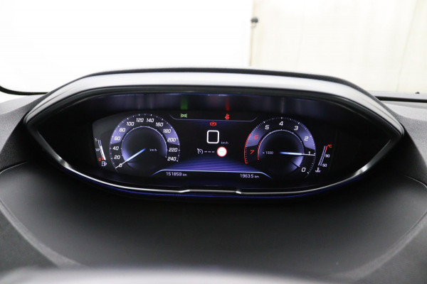 Peugeot 5008 1.2 PureTech Crossway*ECC*NAVI*ACC*CAM*CARPLAY* Peugeot 5008 1.2 PureTech Crossway*ECC*NAVI*ACC*CAM*CARPLAY*