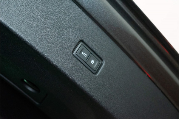 Audi Q8 60 TFSI E Quattro S-Edition Competition 490PK FACELIFT | 2025 DIRECT LEVERBAAR | 5 Jaar Garantie | BOMVOL! Audi Q8 60 TFSI E Quattro S-Edition Competition 490PK FACELIFT | 2025 DIRECT LEVERBAAR | 5 Jaar Garantie | BOMVOL!