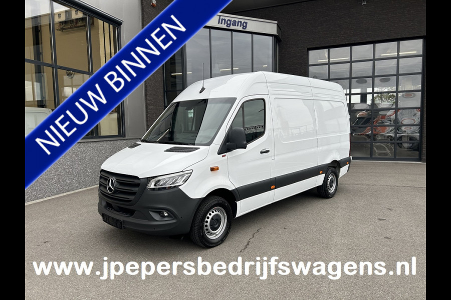 Mercedes-Benz Sprinter 317 CDI L2 H2 PRO / LED / MBUX / Navigatie / Camera / Parkeersensoren / Cruise control / Airco / 270 Graden achterdeuren