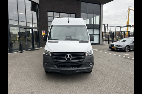 Mercedes-Benz Sprinter 317 CDI L2 H2 PRO / LED / MBUX / Navigatie / Camera / Parkeersensoren / Cruise control / Airco / 270 Graden achterdeuren