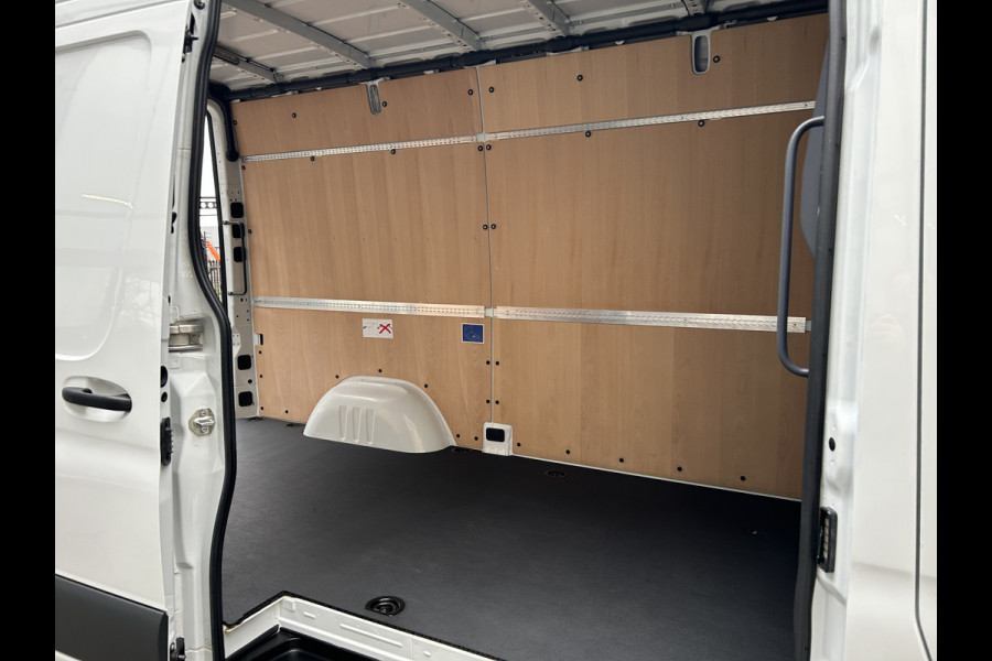 Mercedes-Benz Sprinter 317 CDI L2 H2 PRO / LED / MBUX / Navigatie / Camera / Parkeersensoren / Cruise control / Airco / 270 Graden achterdeuren