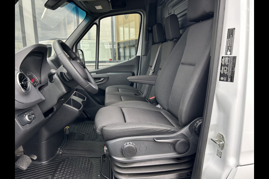 Mercedes-Benz Sprinter 317 CDI L2 H2 PRO / LED / MBUX / Navigatie / Camera / Parkeersensoren / Cruise control / Airco / 270 Graden achterdeuren
