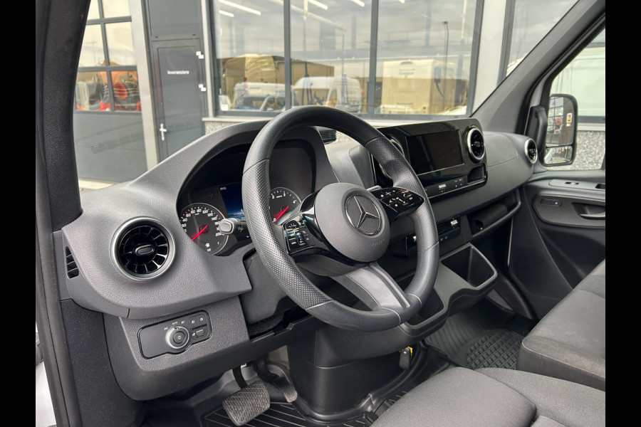 Mercedes-Benz Sprinter 317 CDI L2 H2 PRO / LED / MBUX / Navigatie / Camera / Parkeersensoren / Cruise control / Airco / 270 Graden achterdeuren