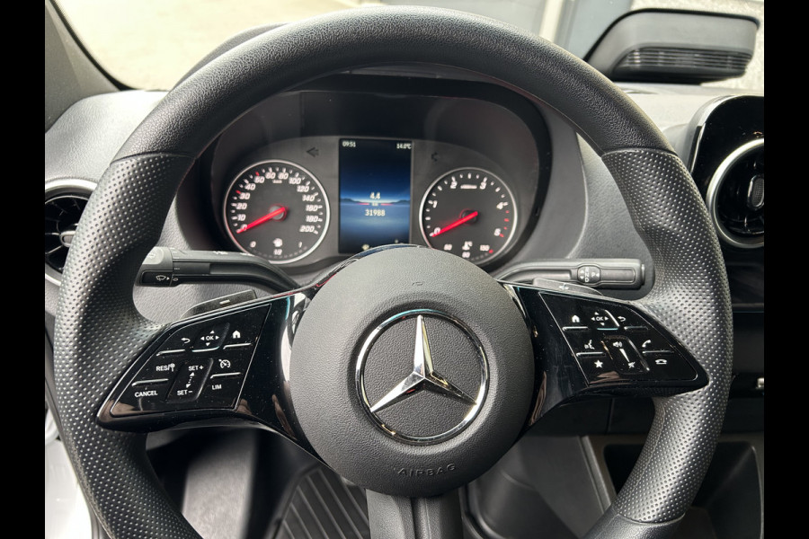 Mercedes-Benz Sprinter 317 CDI L2 H2 PRO / LED / MBUX / Navigatie / Camera / Parkeersensoren / Cruise control / Airco / 270 Graden achterdeuren