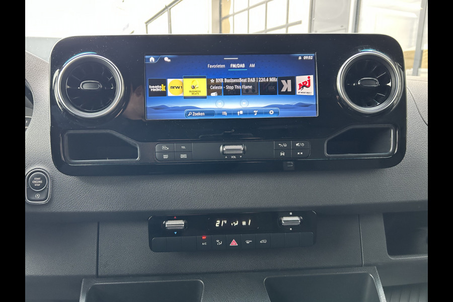Mercedes-Benz Sprinter 317 CDI L2 H2 PRO / LED / MBUX / Navigatie / Camera / Parkeersensoren / Cruise control / Airco / 270 Graden achterdeuren