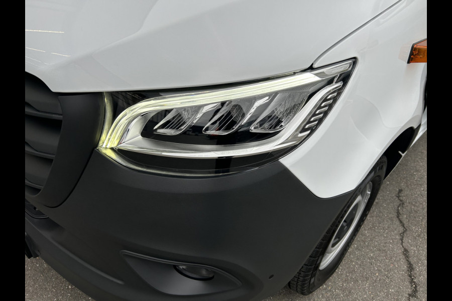 Mercedes-Benz Sprinter 317 CDI L2 H2 PRO / LED / MBUX / Navigatie / Camera / Parkeersensoren / Cruise control / Airco / 270 Graden achterdeuren