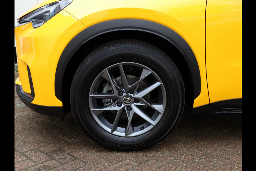 Lexus LBX 2WD Comfort & Safety | Nieuw | Stoelverwarming | Parkeersensoren