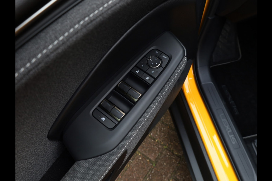 Lexus LBX 2WD Comfort & Safety | Nieuw | Stoelverwarming | Parkeersensoren