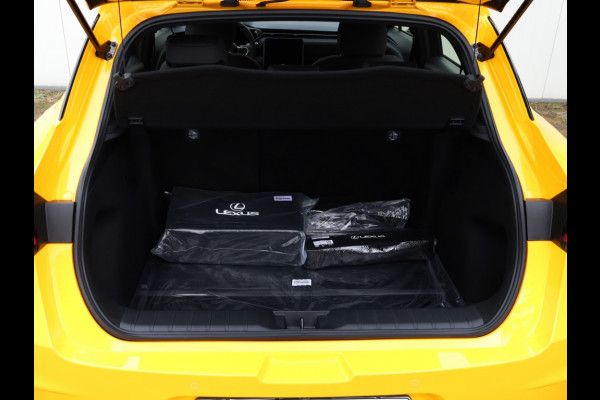 Lexus LBX 2WD Comfort & Safety | Nieuw | Stoelverwarming | Parkeersensoren