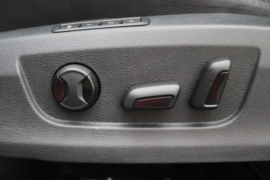 Škoda Superb Combi 1.4 TSI iV PHEV Business Edition Plus Leer, Camera, Apple Carplay, Elektr. Stoel, LED, Trekhaak, PDC