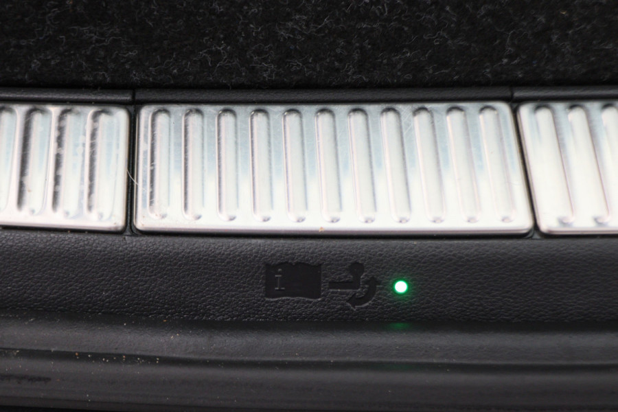 Škoda Superb Combi 1.4 TSI iV PHEV Business Edition Plus Leer, Camera, Apple Carplay, Elektr. Stoel, LED, Trekhaak, PDC