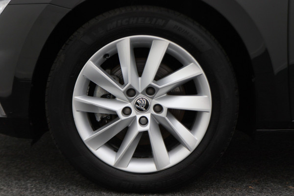 Škoda Superb Combi 1.4 TSI iV PHEV Business Edition Plus Leer, Camera, Apple Carplay, Elektr. Stoel, LED, Trekhaak, PDC