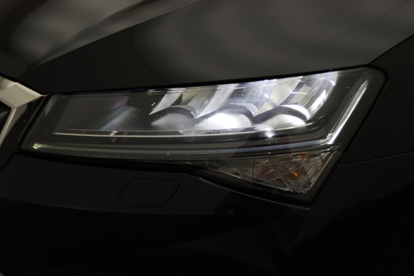 Škoda Superb Combi 1.4 TSI iV PHEV Business Edition Plus Leer, Camera, Apple Carplay, Elektr. Stoel, LED, Trekhaak, PDC