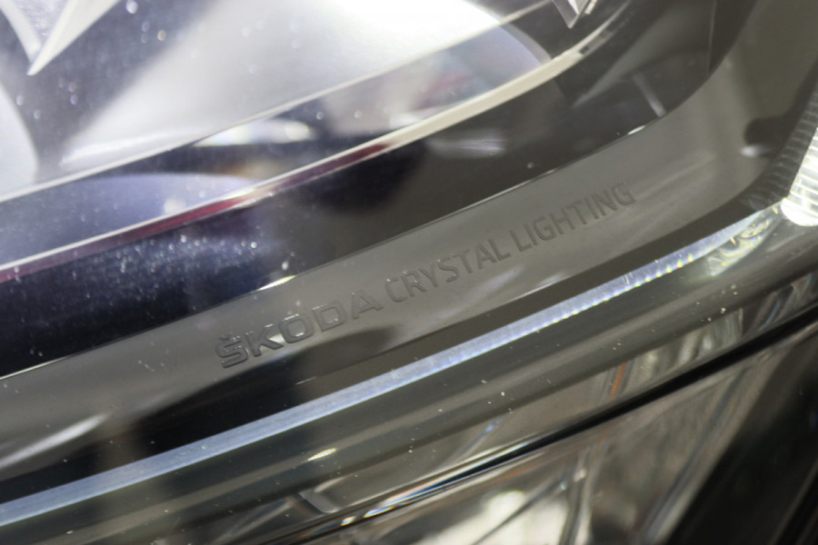 Škoda Superb Combi 1.4 TSI iV PHEV Business Edition Plus Leer, Camera, Apple Carplay, Elektr. Stoel, LED, Trekhaak, PDC