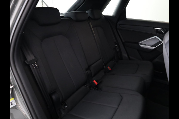 Audi Q3 35 TFSI Advanced Edition 150 pk S-tronic | Verlengde garantie | Navigatie | Gratis Winterset | Achteruitrijcamera | LED koplampen | Stoelverwarming |