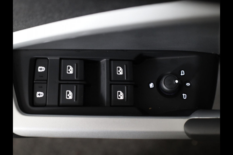 Audi Q3 35 TFSI Advanced Edition 150 pk S-tronic | Verlengde garantie | Navigatie | Gratis Winterset | Achteruitrijcamera | LED koplampen | Stoelverwarming |