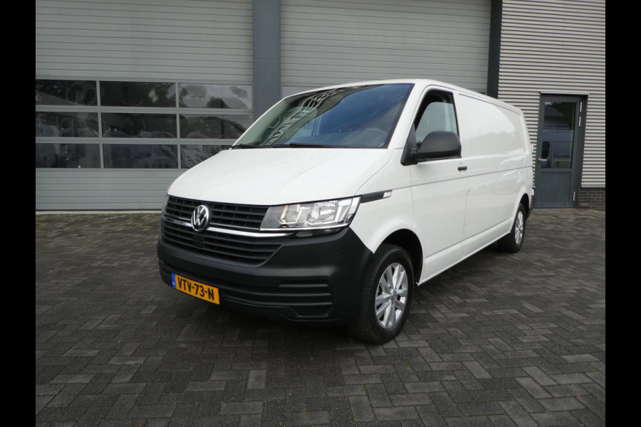 Volkswagen Transporter 2.0 TDI L2H1 150 pk automaat , 3 zits , trekhaak