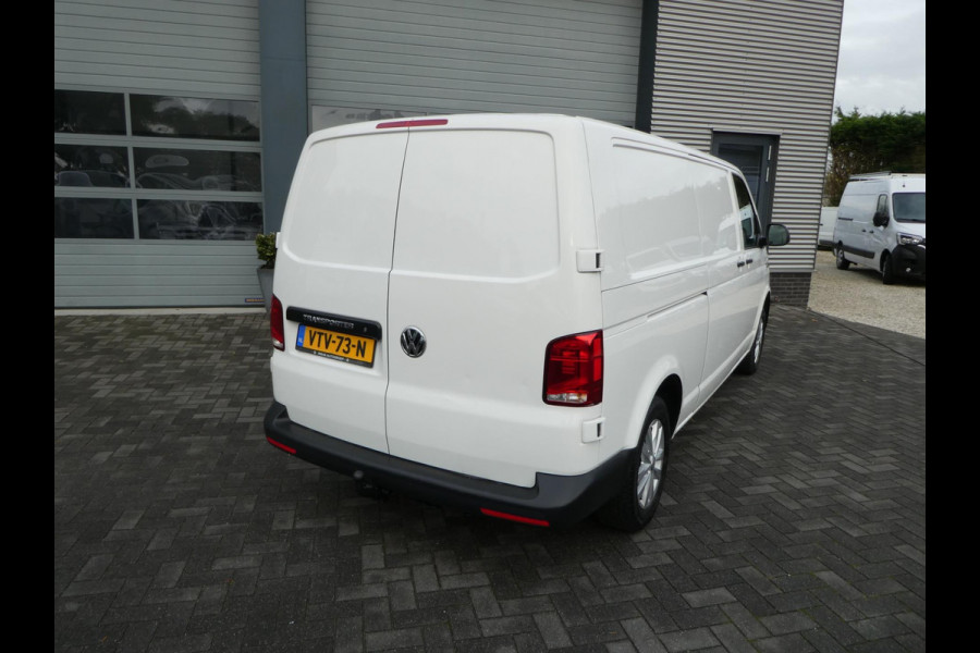 Volkswagen Transporter 2.0 TDI L2H1 150 pk automaat , 3 zits , trekhaak