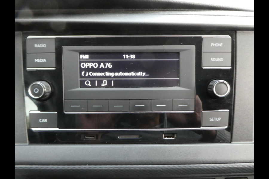 Volkswagen Transporter 2.0 TDI L2H1 150 pk automaat , 3 zits , trekhaak