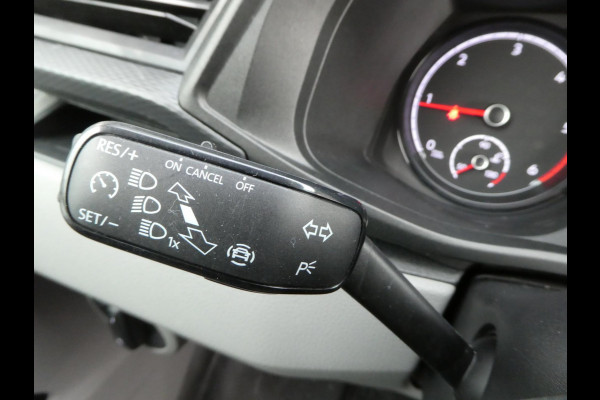 Volkswagen Transporter 2.0 TDI L2H1 150 pk automaat , 3 zits , trekhaak